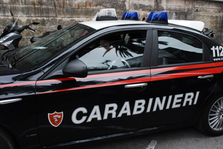 carabinieri auto