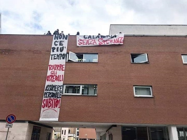 Manifestanti ospedale Cosenza