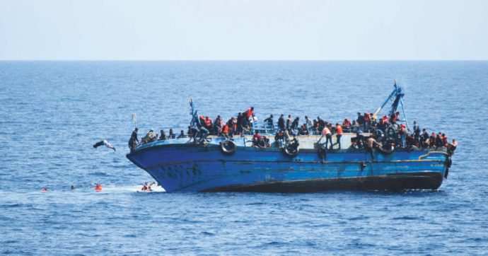 Le navi Bettica e Bergamini salvano oltre 500 migranti al largo delle coste libiche
