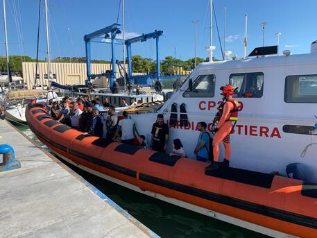 migranti guardia costiera