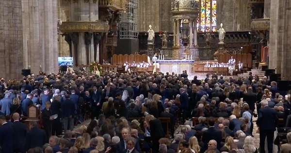 Funerali Berlusconi interno Duomo