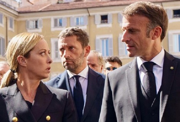 Meloni e Macron ai funerali di Napolitano