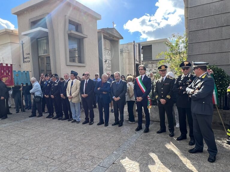 Falcomatà e varie autorità alla commemorazione dei defunti a Reggio