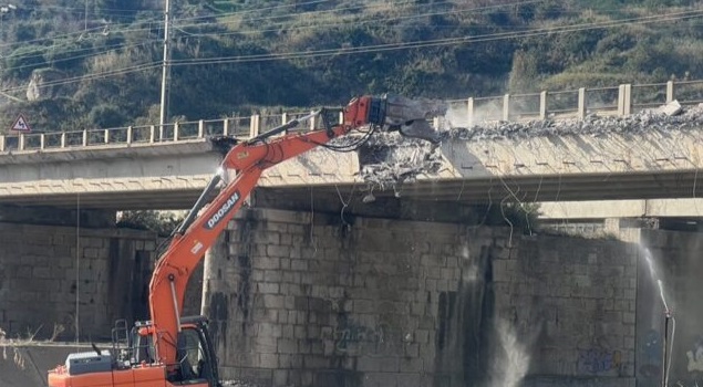 demolizione ponte Corigliano