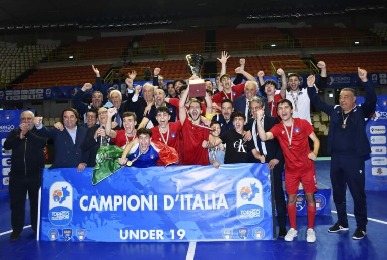 La formazione Under 19 della Calabria campione d'Italia di calcio a 5